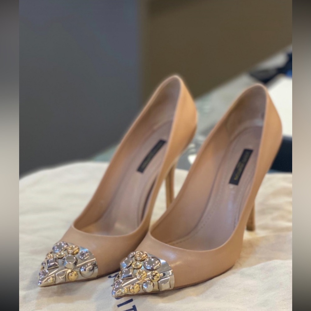 LOUIS Vuitton leather heels bernice pumps studded rolling metal nude color